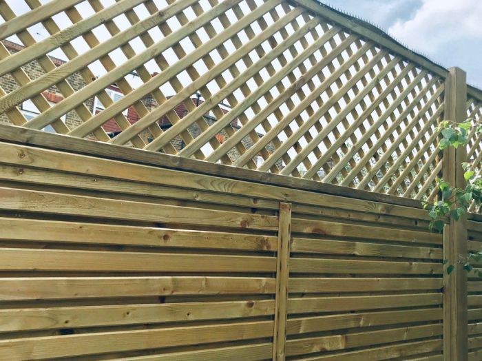 Privacy diamond trellis