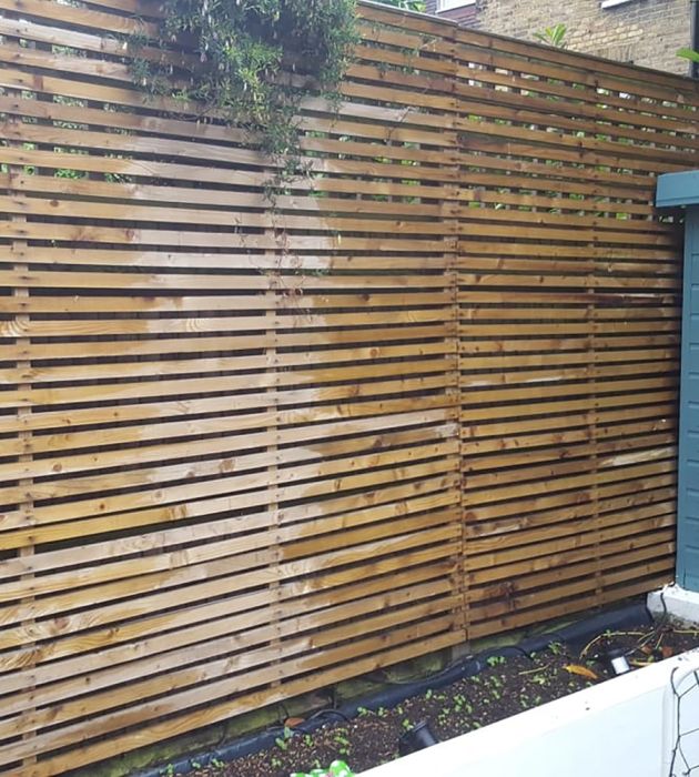 Sawn softwood lateral trellis